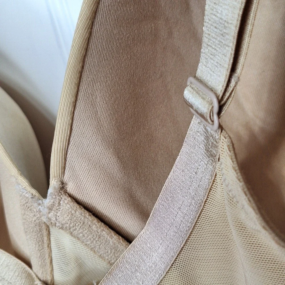Cacique 40C Smooth Underwire Bra Comfort Straps Molded Cups Beige Full Cover NWT